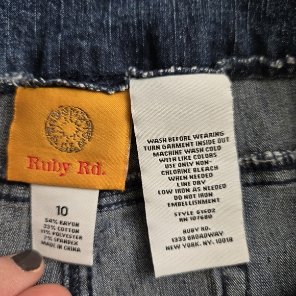 Ruby Road Women's 10 EUC Embroidered Pull On Straight Leg Jeans - Picture 6 of 10